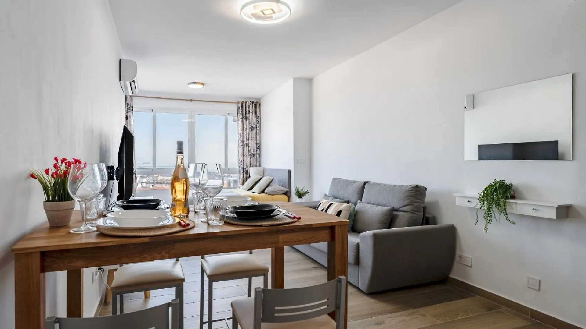 Malagasuite Glow Studio & Pool Torremolinos Apartment