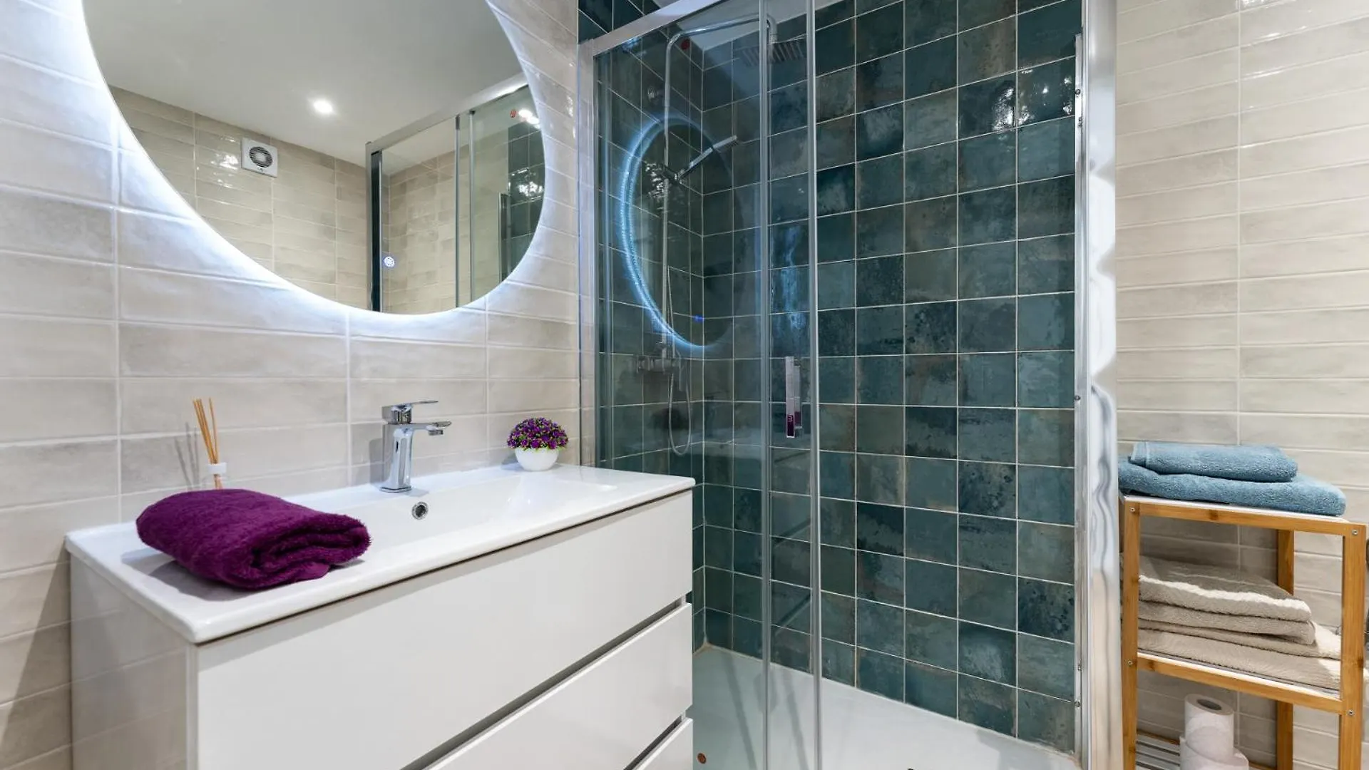 Malagasuite Glow Studio & Pool Torremolinos Apartment