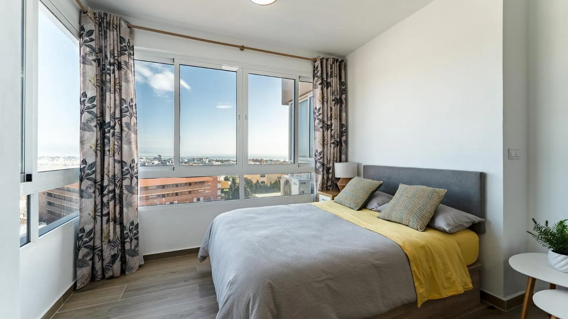 Malagasuite Glow Studio & Pool Torremolinos Apartment